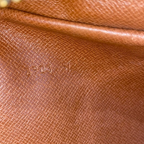 Louis Vuitton - Picture 2 of 14